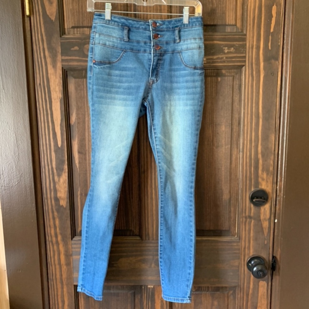 High waisted Refuge jeans with button fly size 2